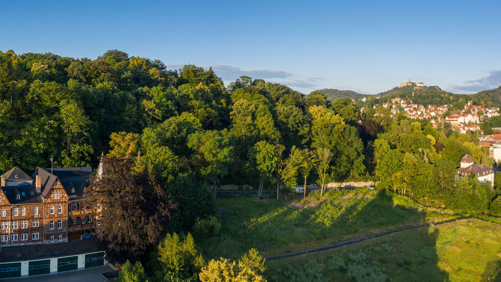ASB Geschäftsstelle in Eisenach / Foto: Tino Sieland Blick auf die ASB Geschäftsstelle in Eisenach - im Hintergrund ist die Wartburg zu sehen